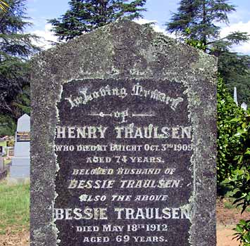 (Photo © D Nutting) Grave of Heinrich Traulsen