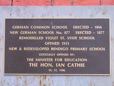 (Photo © D. Nutting) history plaque