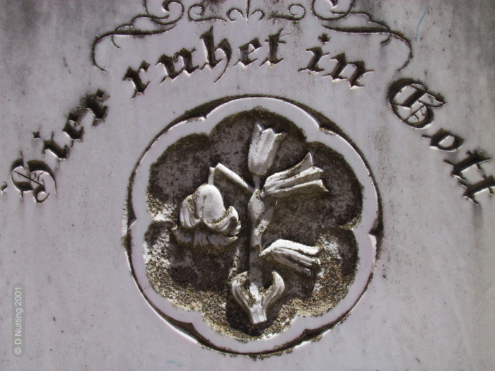 (Foto &copy; D Nutting) Grabstein