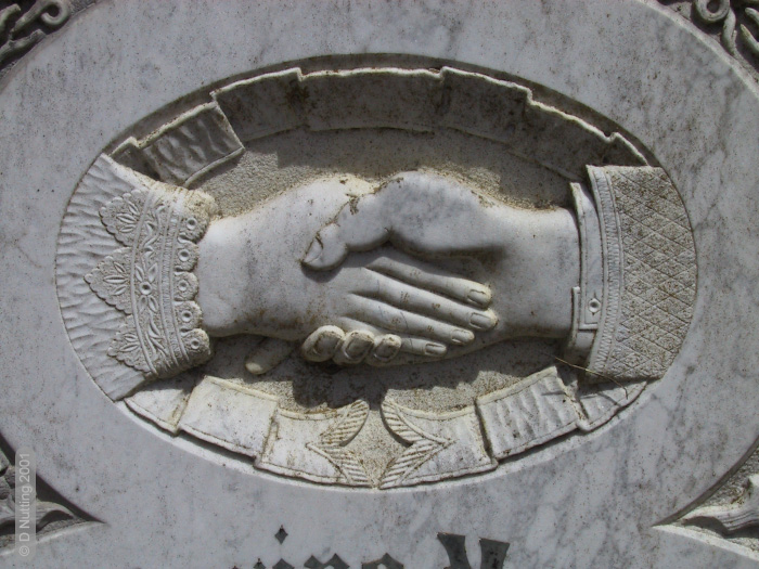 (Foto &copy; D Nutting) Grabstein