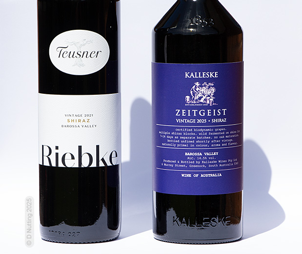 Foto &copy; D Nutting: Weinflaschen