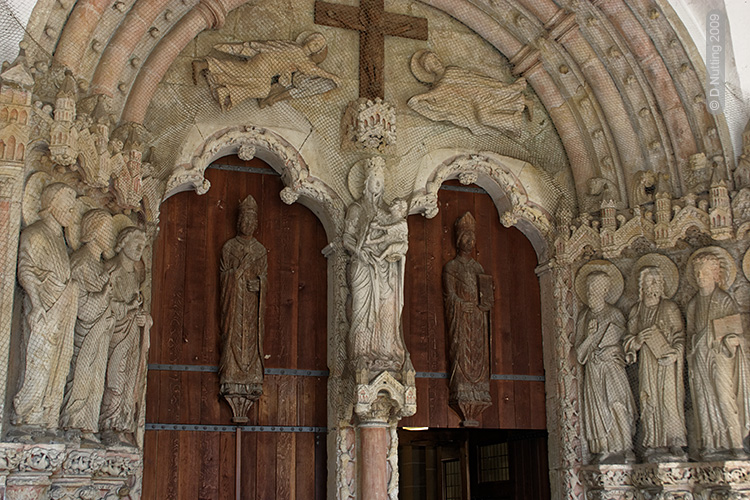 Photo &copy; D Nutting: church entrance
