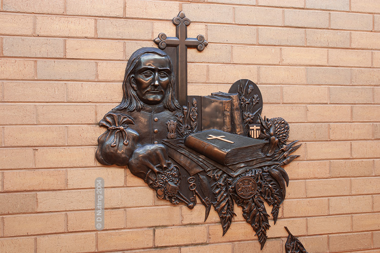 Photo &copy; D Nutting: plaque