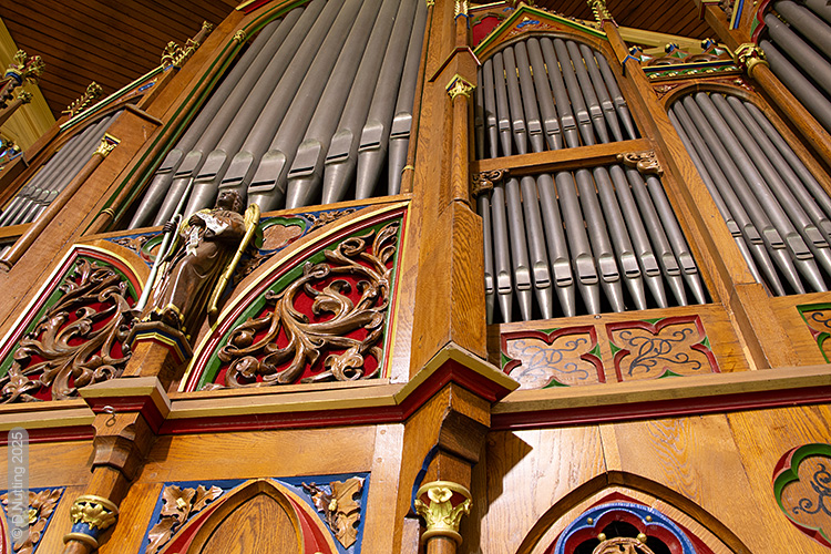 Photo &copy; D Nutting: church organ