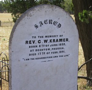 (Photo © D. Nutting) gravestone