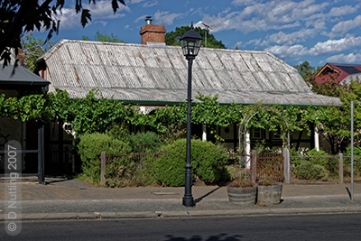 Photo copyright D Nutting: Fachwerk house