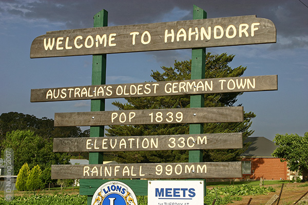 (Photo &copy; D. Nutting) town entry sign