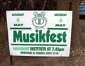 (Foto © D. Nutting) Schild - Musikfest