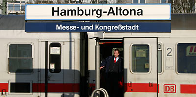 (Photo © D. Nutting) Hamburg-Altona station