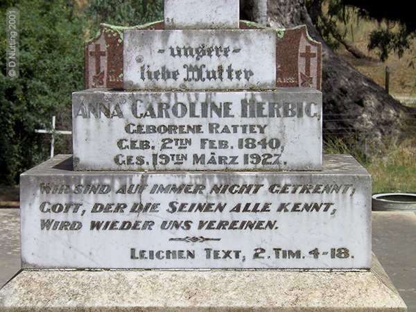 (Photo © D. Nutting) gravestone