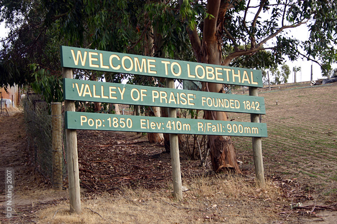 Photo: town sign in Lobethal (copyright: D Nutting)