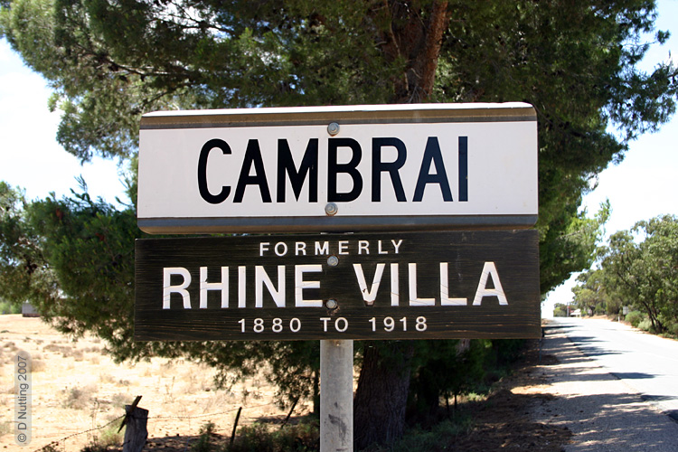 Photo: place name sign at roadside (copyright: D Nutting)