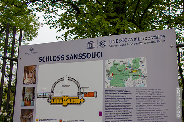 (Photo &copy; D Nutting) sign in the gardens of the palace / Schloss