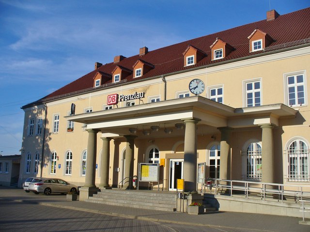 (Photo via Wikimedia Commons) railway station
