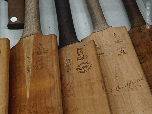 Foto: alte Kricketschläger (copyright: D Nutting)