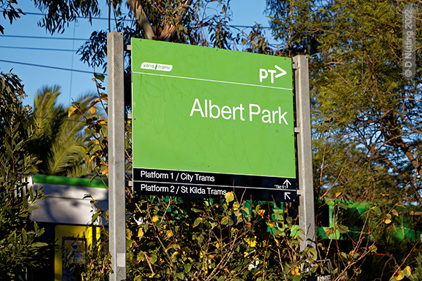 Photo &copy; D Nutting - station sign