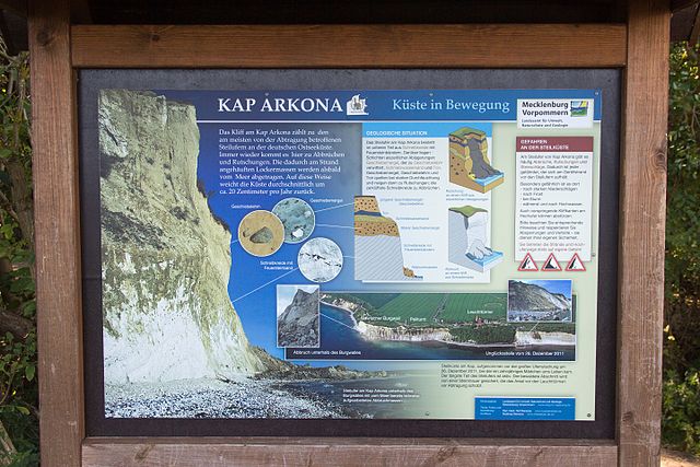 (Photo via Wikimedia Commons) information sign for visitors