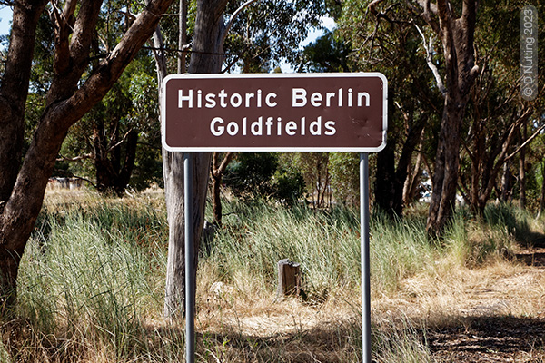 (Photo &copy; D. Nutting) information sign at roadside