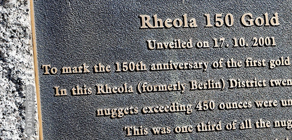 (Photo &copy; D. Nutting) plaque on monument