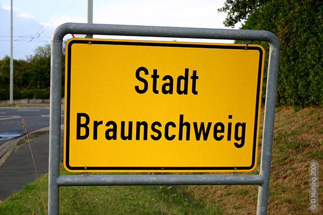 (Photo &copy; D. Nutting) town sign