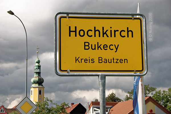 (Photo &copy; D. Nutting) town entrance sign at roadside