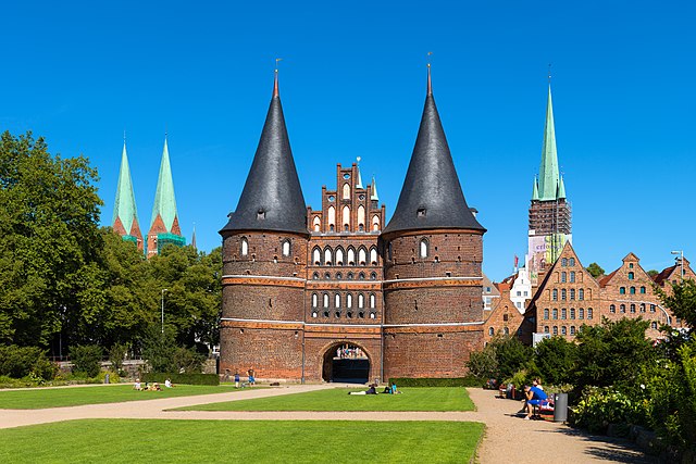 (Photo: Wikimedia Commons) Holstentor (large gate)