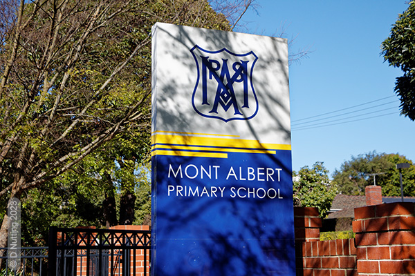 (Photo © D Nutting) sign