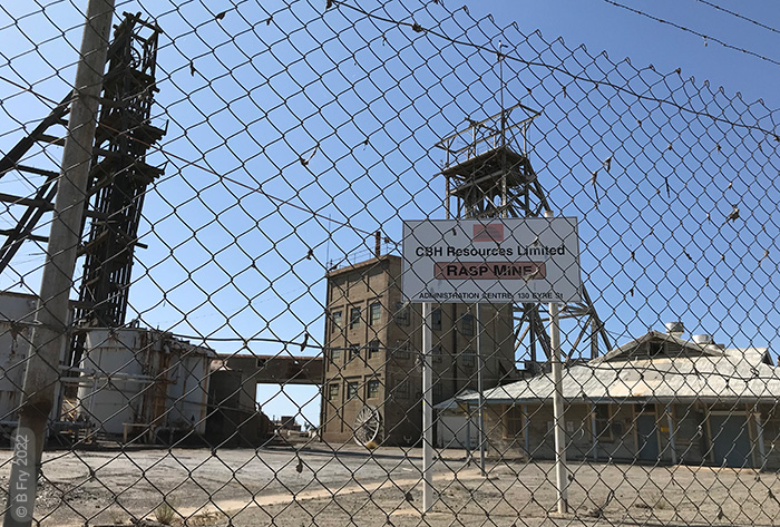 Photo &copy; B Fry: mine sign