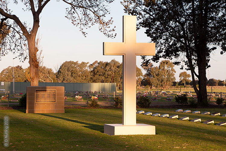 Foto: ein Kreuz auf dem Friedhof
