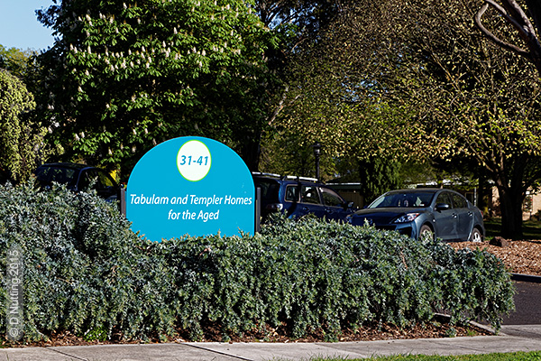 (Photo &copy; D. Nutting) sign, Tabulam