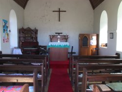 (Photo © D. Nutting) church interior