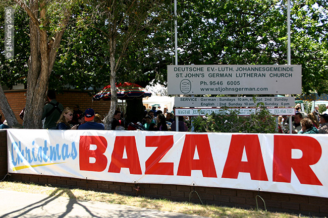 [Foto: Weihnachtsbasar. Copyright D Nutting]
